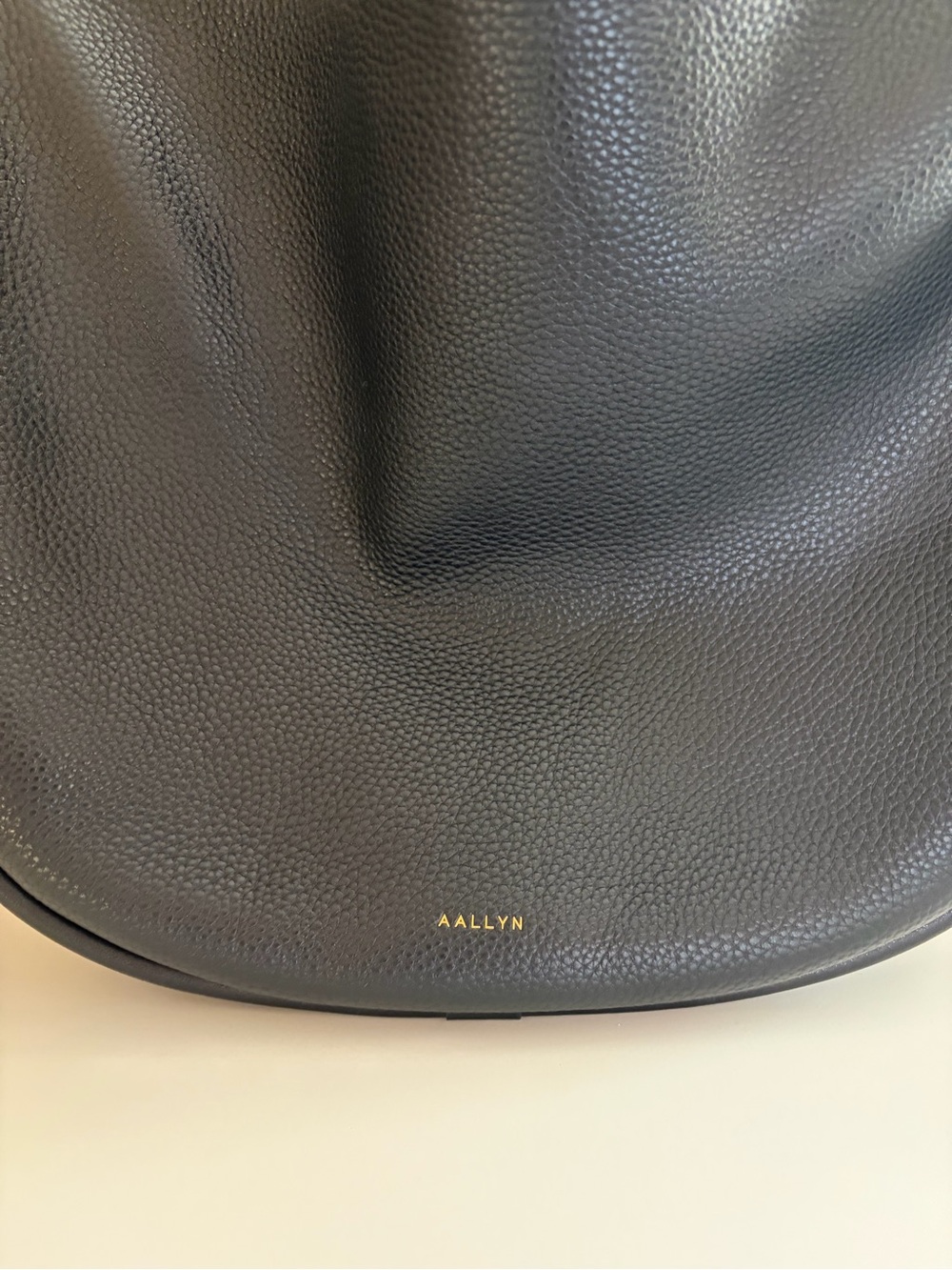 Aallyn Marley Classic Black Leather Shoulder Bag - Picture 2 of 11